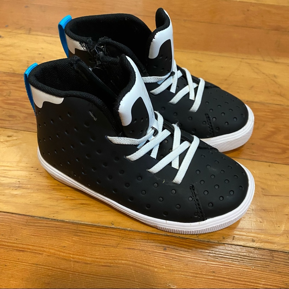 Native Monaco Mid CT Kids Shoes Black Size C9 No Tie Zip